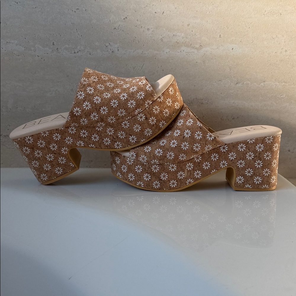 Beach by Matisse Cork Floral Women's Mules (NWOT)